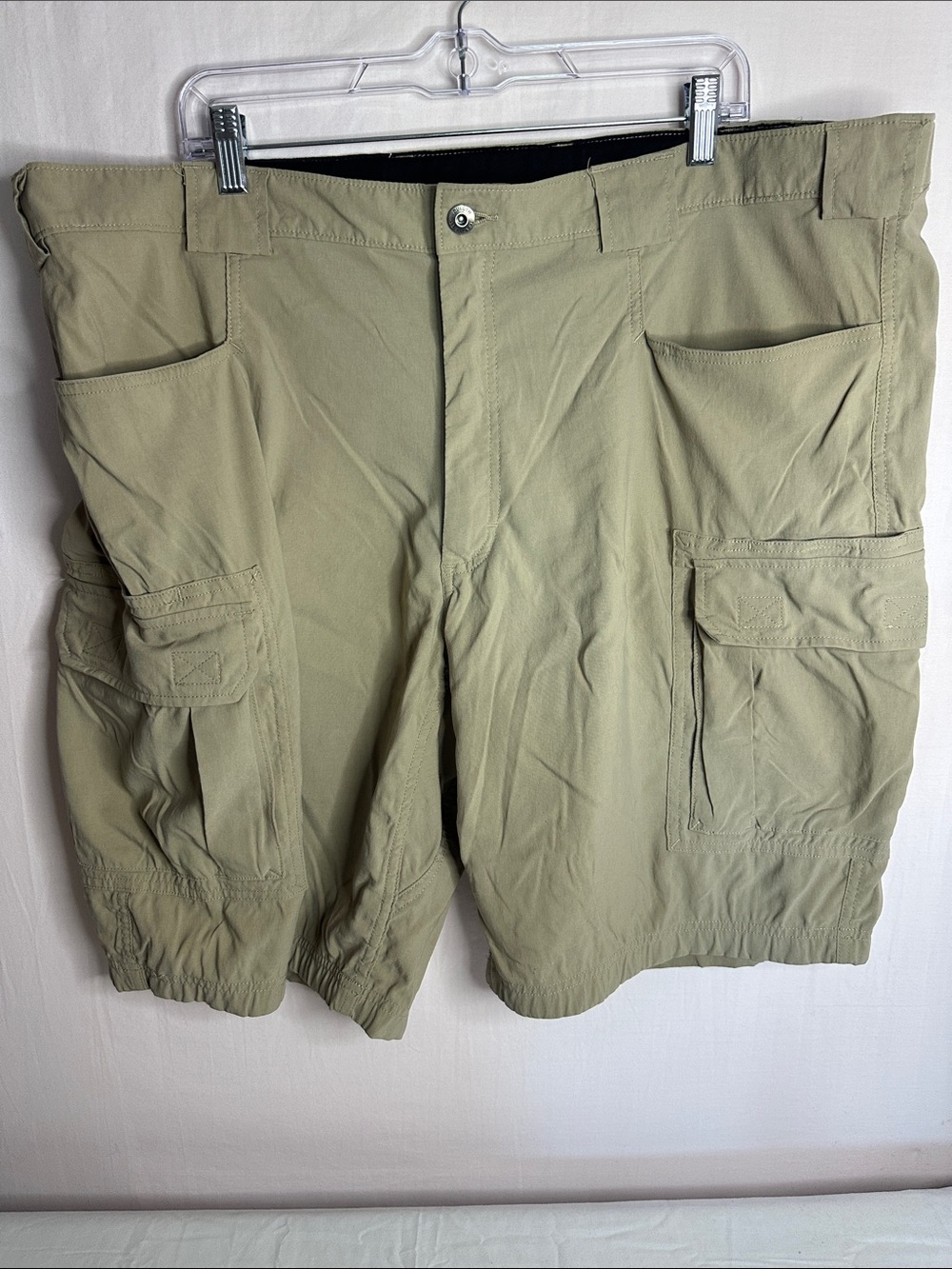 Duluth Trading Co Men's Cargo Shorts in Khaki